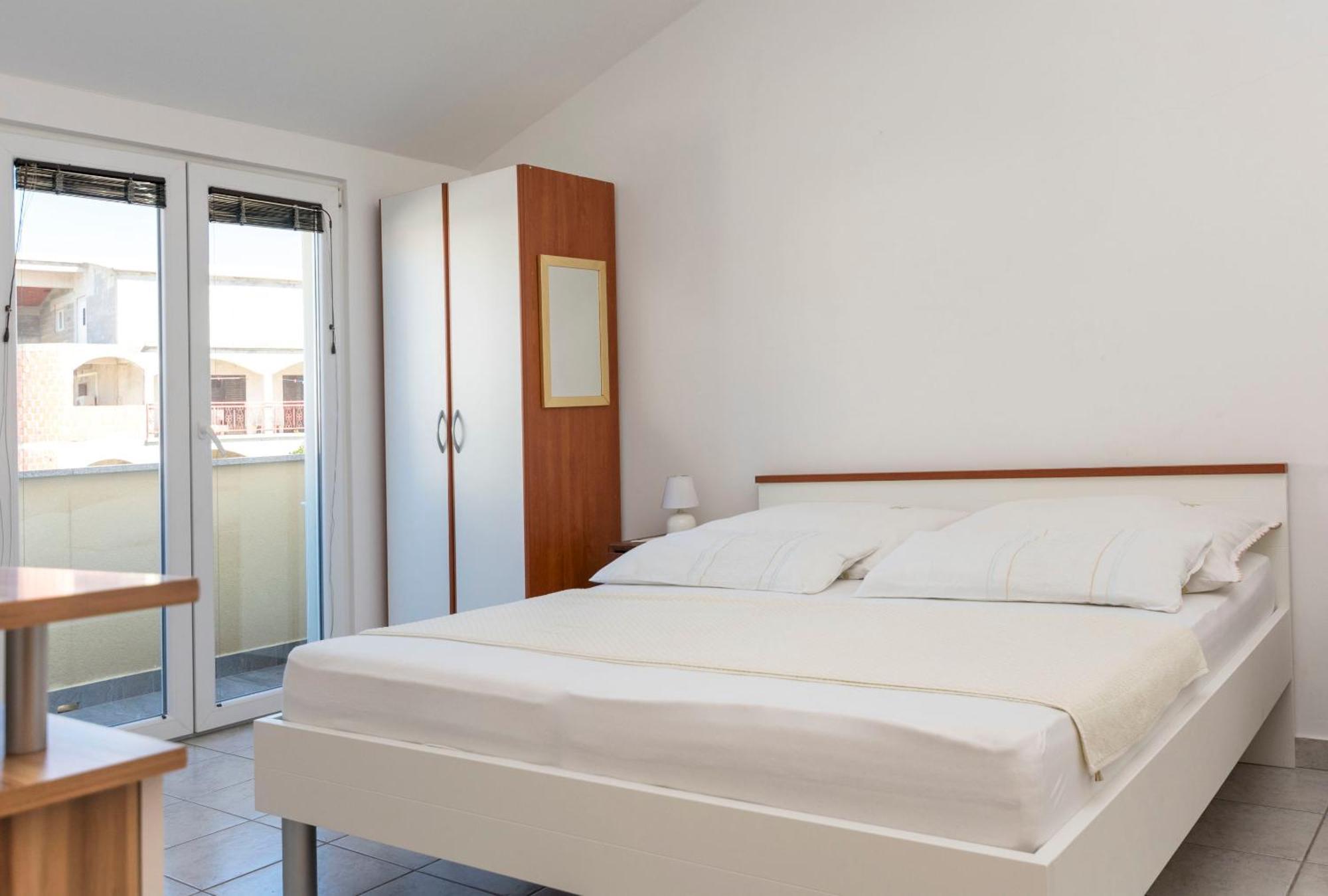Apartments Glorija โรกอซนิซา ภายนอก รูปภาพ